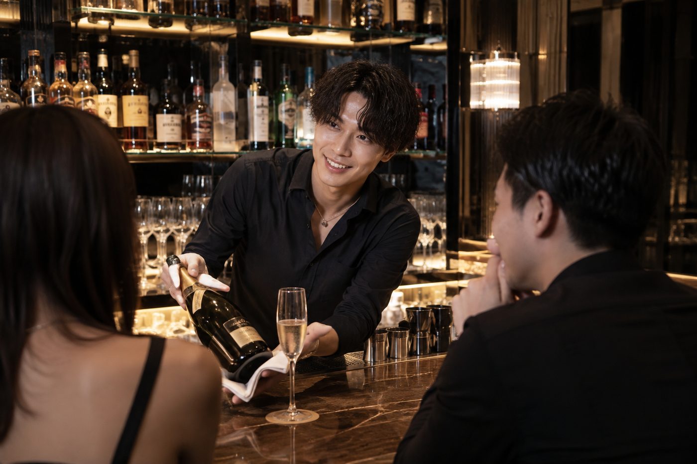 BARの接客風景
